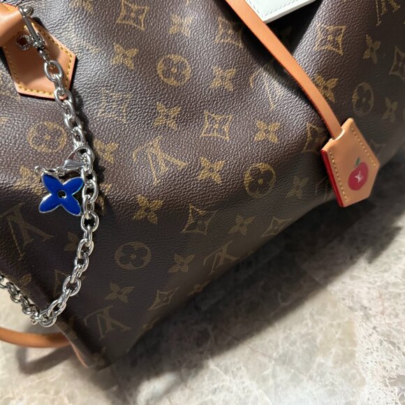 STUNNING Fashion Satchel with shoulder strap and bag charms w/LV Bag! - Picture 3 of 8